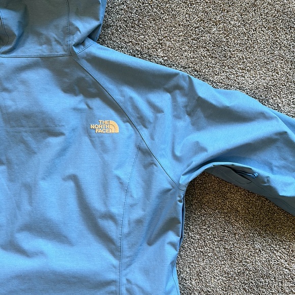 The North Face Rain Jacket Small - Picture 6 of 6